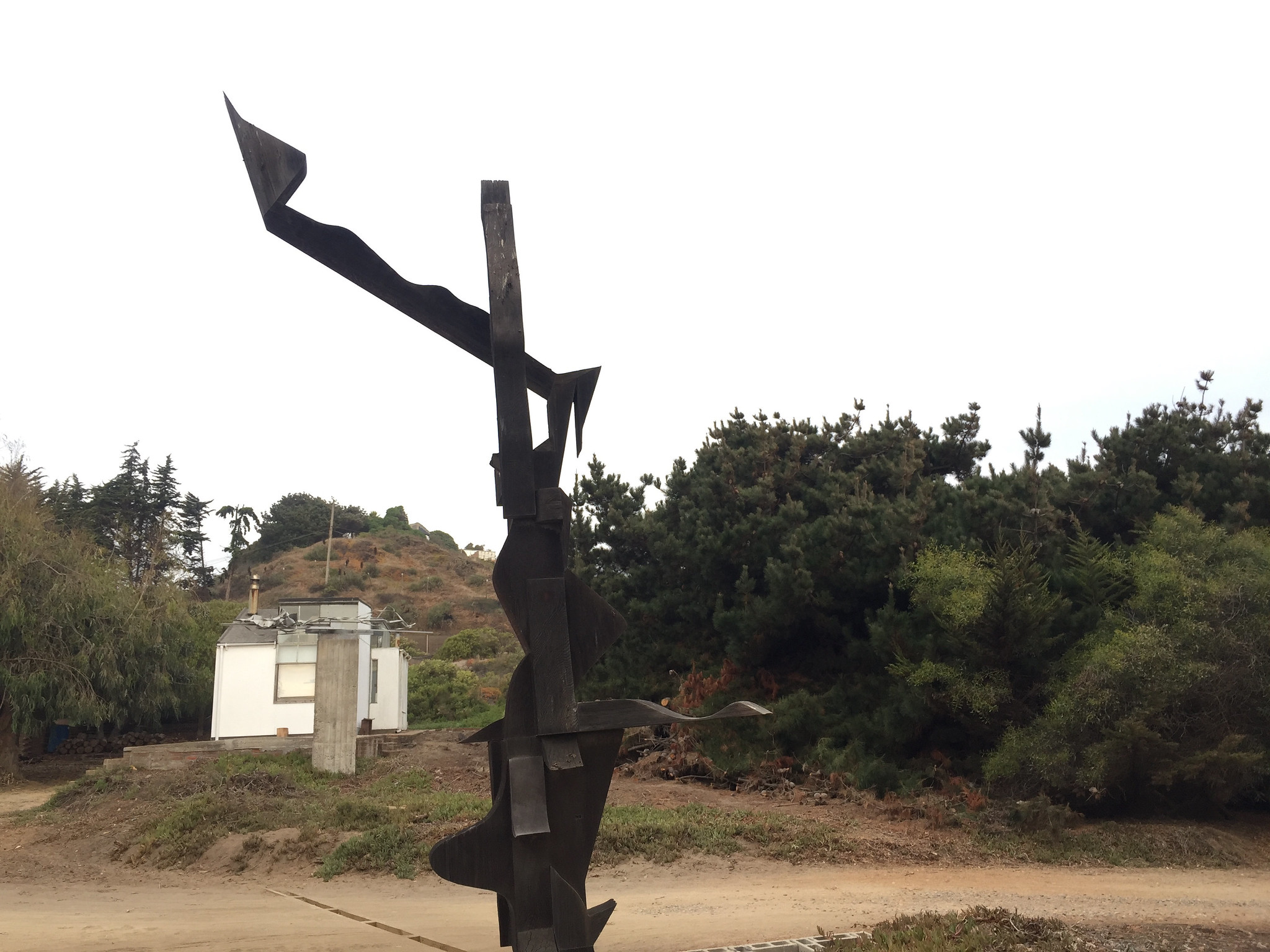 Escultura Entrecruzamiento (2018).jpg